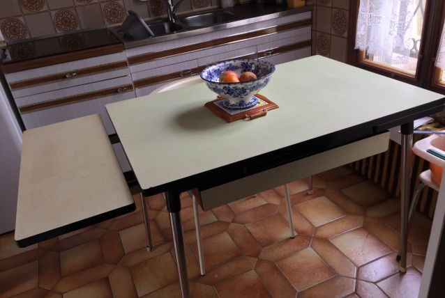 Table vintage formica