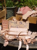Authentique lot de mercerie vintage pour lingerie "Nude" 50'