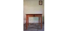 Petit bureau ferme