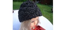 Chapeau calot noir en laine bouclée année 1953