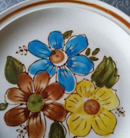 4 assiettes plates en grès 