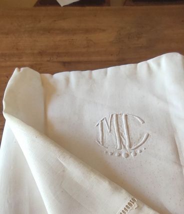 Drap ancien lin brodé avec jours 2 x 3 mètres en bon état,