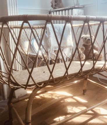 Adorable lit vintage en rotin 