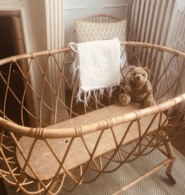 Adorable lit vintage en rotin 