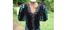 Robe velour vert noir Manches ballon Col V dentelle
