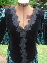 Robe velour vert noir Manches ballon Col V dentelle