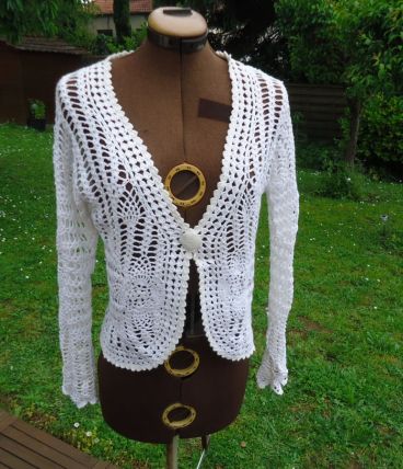 Gilet blanc coton fait main col V  manches longues