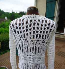 Gilet blanc coton fait main col V  manches longues