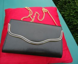 Sac noir4 poches chaine 50cm liseret noir vernis et doré
