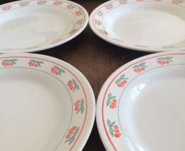 4 assiettes aux motifs pomme 