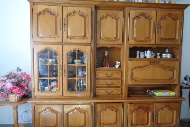 Meuble en vrai chêne(  sans les décorations )