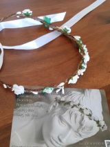 Couronne de fleurs blanche et écrue