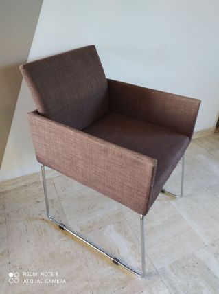 Fauteuil en tissus et pied métal année 70-80 en bel état