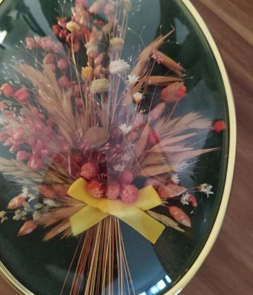 Cadre ovale avec fleurs