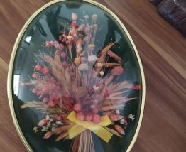 Cadre ovale avec fleurs