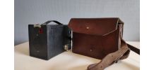 appareil photo ancien Brownie n°2 avec sa sacoche en cuir