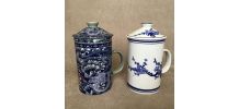 Tasses à thé avec couvercle et infuseur intégré.