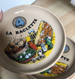 5 magnifiques assiettes en grès pour la raclette 
