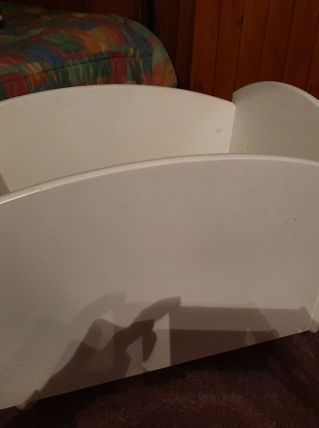 Coffre à jouet sur roulettes