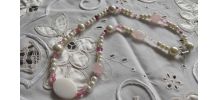 Collier perles de verre et quartz rose