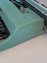 Machine à écrire Olivetti Lettera 32 années 60