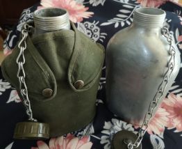 LOT 2 GOURDES Militaires dont une avec Housse kaki 