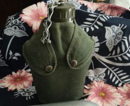 LOT 2 GOURDES Militaires dont une avec Housse kaki 