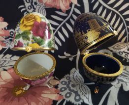 LOT 2 OEUFS en  PORCELAINE 