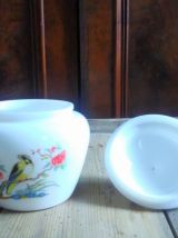 Joli pot à coton en opaline (AVON)