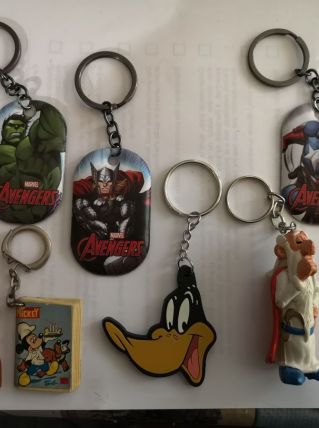 LOT de 8 porte-Clefs BD 
