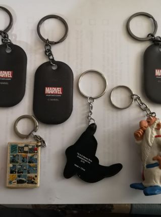 LOT de 8 porte-Clefs BD 