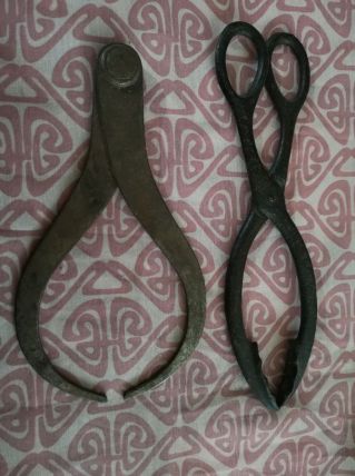 LOT DE  2  OUTILS  ANCIENS 