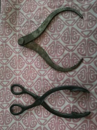 LOT DE  2  OUTILS  ANCIENS 
