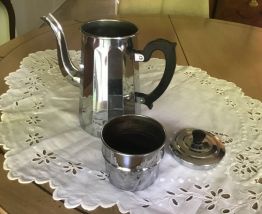 Cafetière ancienne avec anse en Bakélite