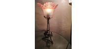 lampe  fer forgé  1900  verre  dentelle pressé et moulé  a l