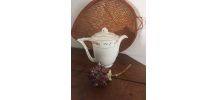 Cafetière porcelaine à la bordure fleurie.