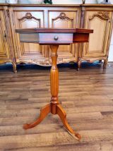 Guéridon octogonal en bois d'if