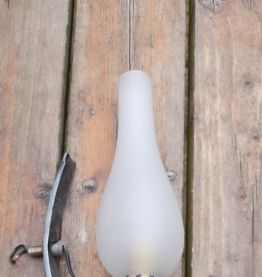 Applique fer forgé et globe verre poli allongé, 1960/70