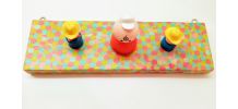 Porte manteau bois, figurines Fisher Price