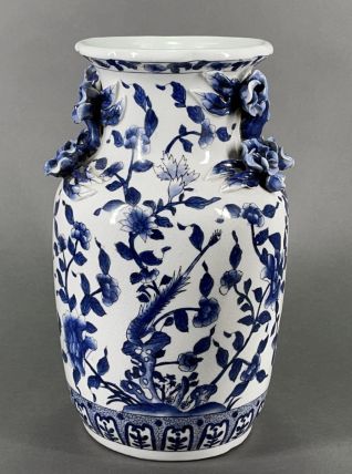 Vase porcelaine de Chine décor bleu et barbotine