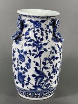 Vase porcelaine de Chine décor bleu et barbotine