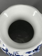 Vase porcelaine de Chine décor bleu et barbotine