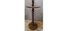 lampadaire en bois tourné (noyer). Bon état. avec grand abat