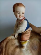 Statue ancienne, porcelaine, vache à l'enfant