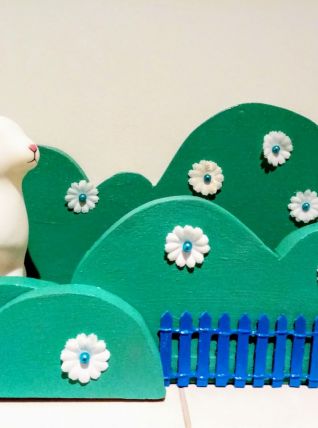 Etagère buisson vert, veilleuse lapin, vert et bleu