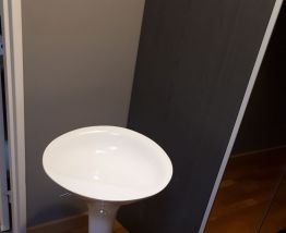 Tabouret blanc réglable en hauteur