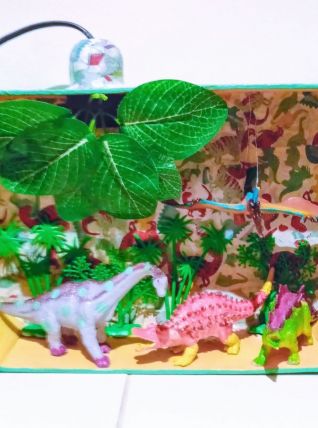Lampe de chevet dinosaure, paysage jurassique