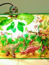Lampe de chevet dinosaure, paysage jurassique