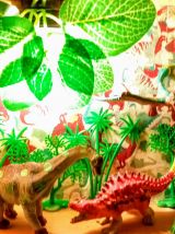 Lampe de chevet dinosaure, paysage jurassique