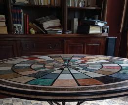 Table en fer forgé et marqueterie de pierres semi-précieuses